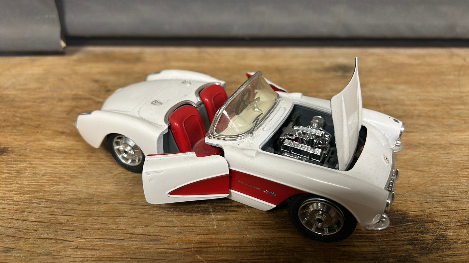Burago Chevrolet Corvette 1957. 1:24, Ophalen of Verzenden, Zo goed als nieuw, Bburago