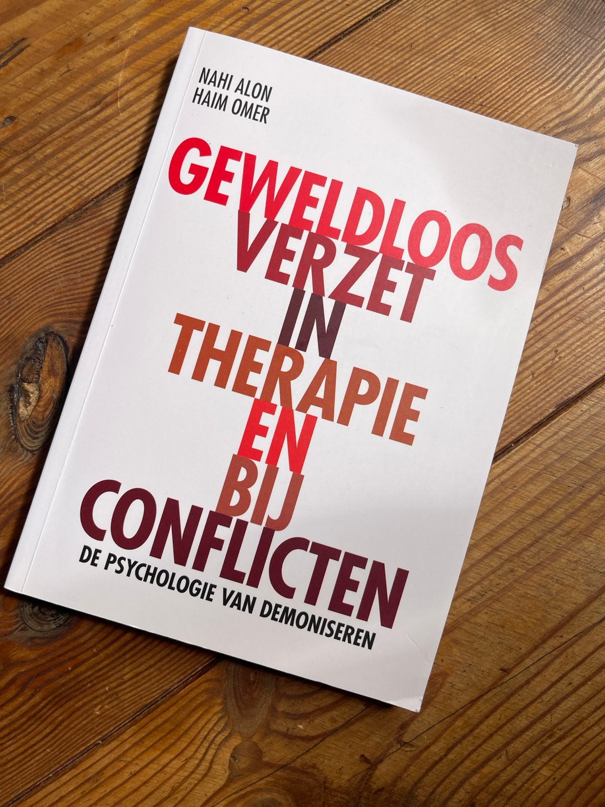 Haim Omer - Geweldloos verzet in therapie en bij conflicten, Boeken, Gelezen, Sociale wetenschap, Ophalen of Verzenden, Haim Omer; Nahi Alon