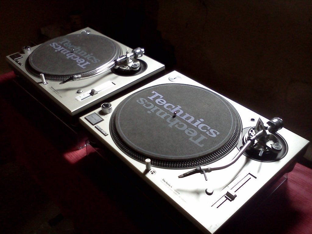 1of2 Technics SL-1200 m3d mk3D Zilver MK2 100% DJ Draaitafel, Refurbished, Pitch-regelaar, Ophalen of Verzenden, Platenspeler