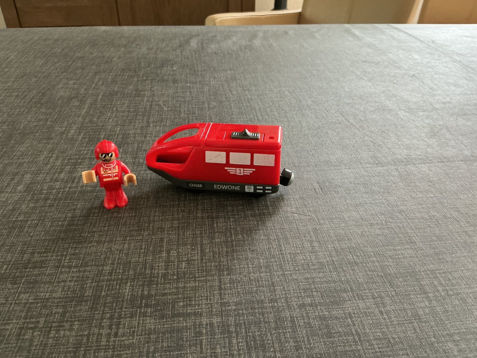 Treintje op batterij voor houten treinbaan, Ophalen of Verzenden, Zo goed als nieuw