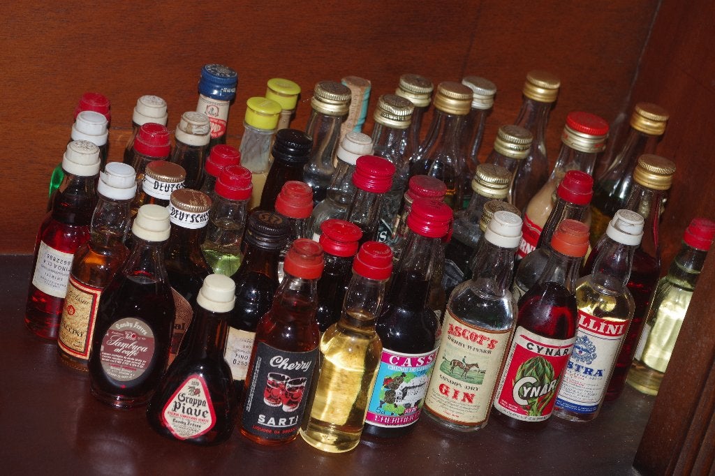 miniatuurflesjes alcohol, Ophalen