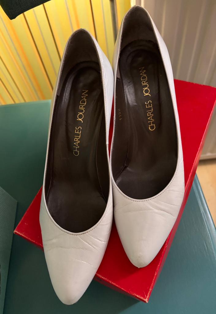 Witte pumps Charles Jourdan, Kleding | Dames, Schoenen, Ophalen of Verzenden, Zo goed als nieuw, Wit
