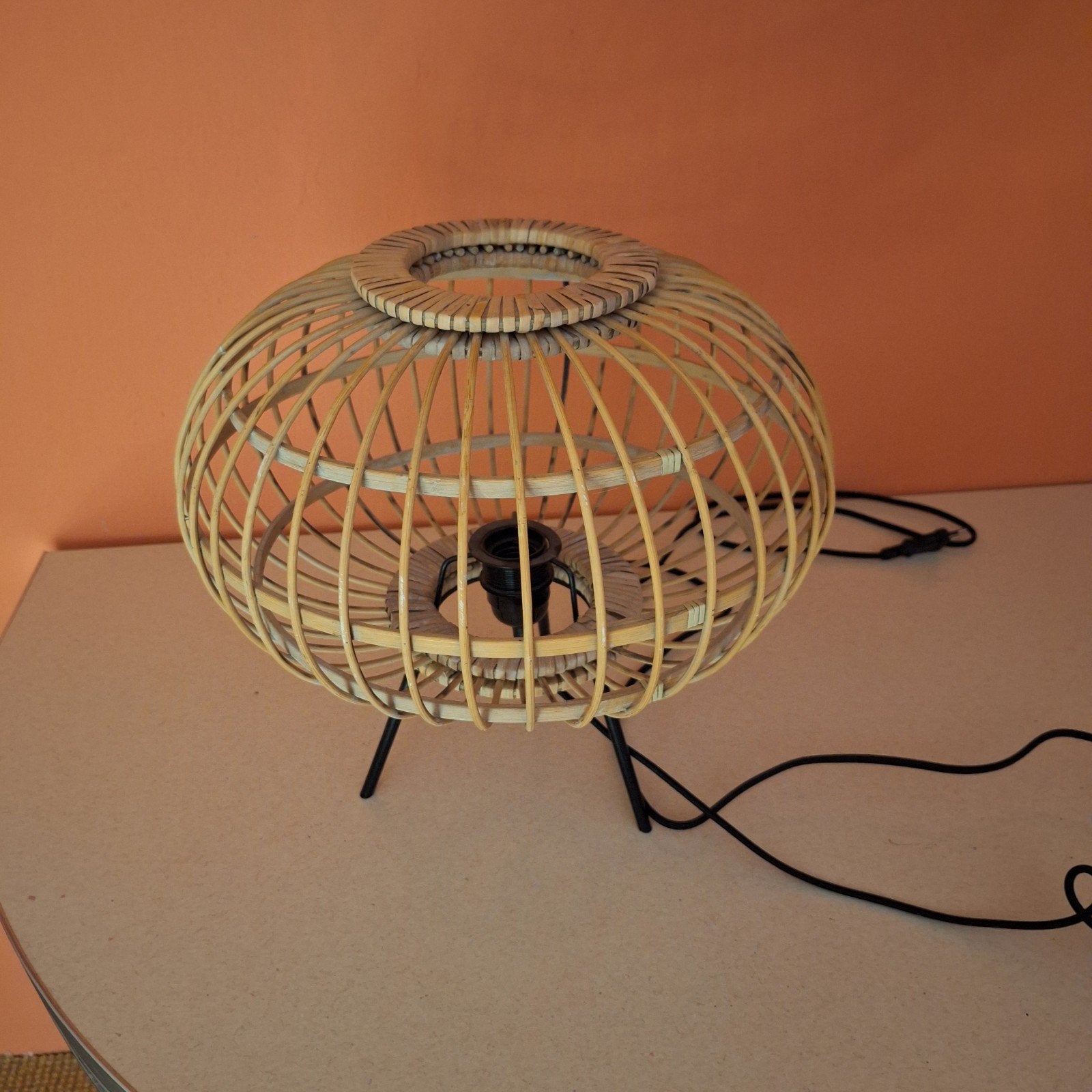 Vintage rieten ronde lamp, Huis en Inrichting, Lampen | Tafellampen, Ophalen, Zo goed als nieuw, Natuurlijk materiaal, Vintage