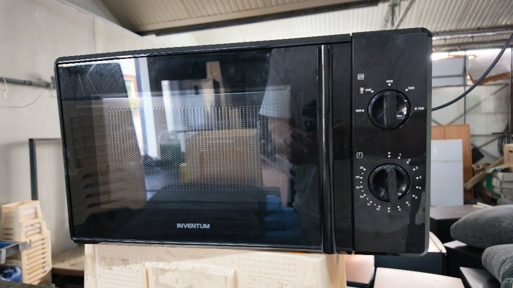 Inventum magnetron 20 liter 700 watt zwart, Ophalen, Minder dan 45 cm, Draaiplateau, Inventum