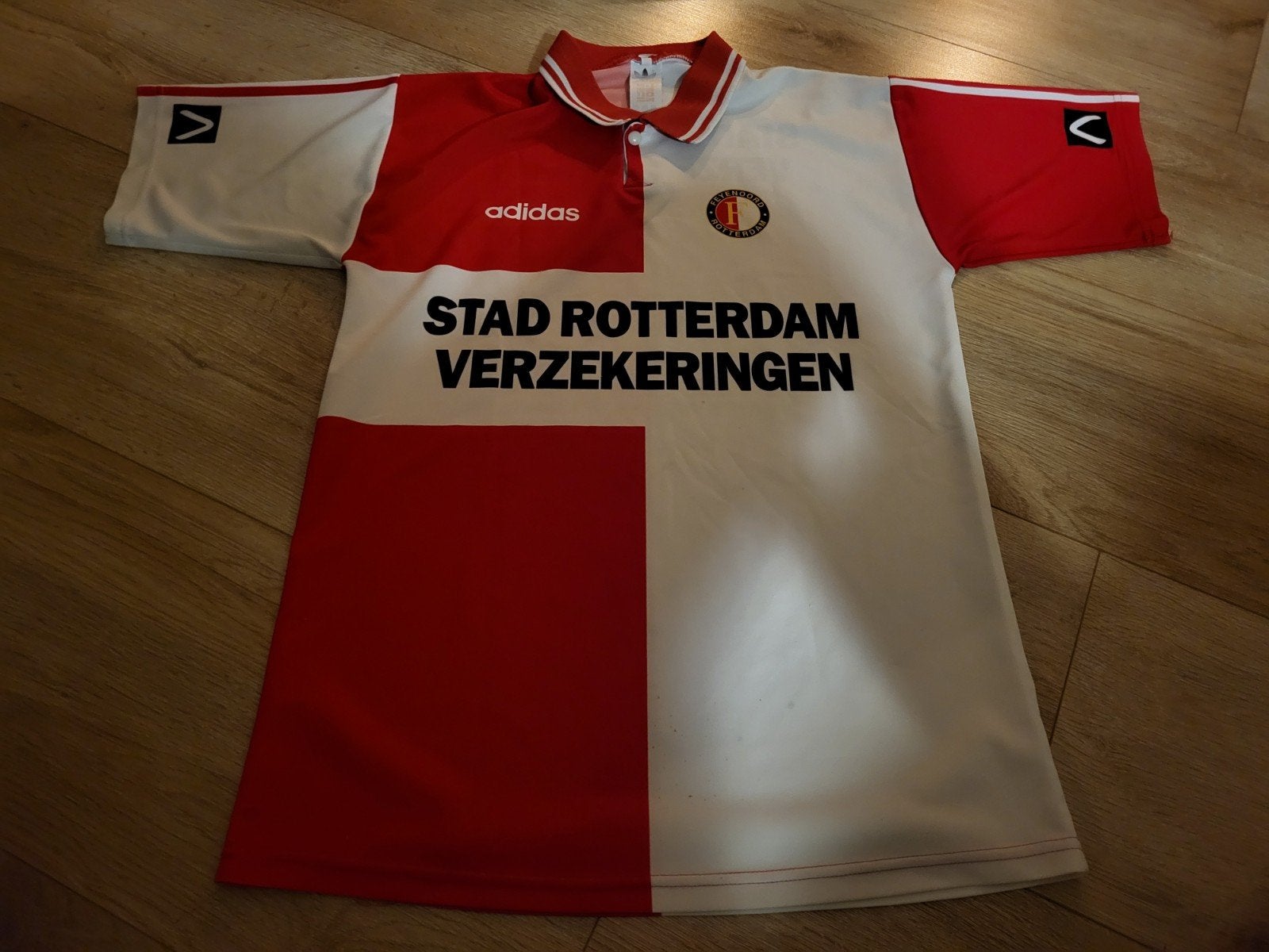Feyenoord shirt stad rotterdam verzekeringen
maat L
helaas e, Maat L, Ophalen of Verzenden, Gebruikt, Shirt