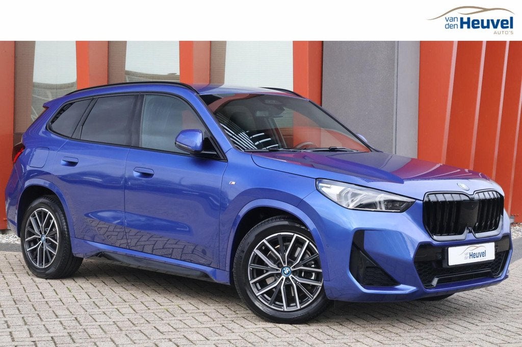 BMW X1 xDrive25e | M-sport | Stoelverwarming | Trekhaak | Le, 12 maanden, Gebruikt, Blauw, Bedrijf