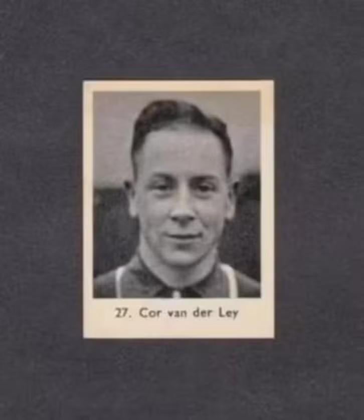 Voetbalplaatje Cor van der Ley (27)., Verzamelen, Ophalen of Verzenden, Zo goed als nieuw