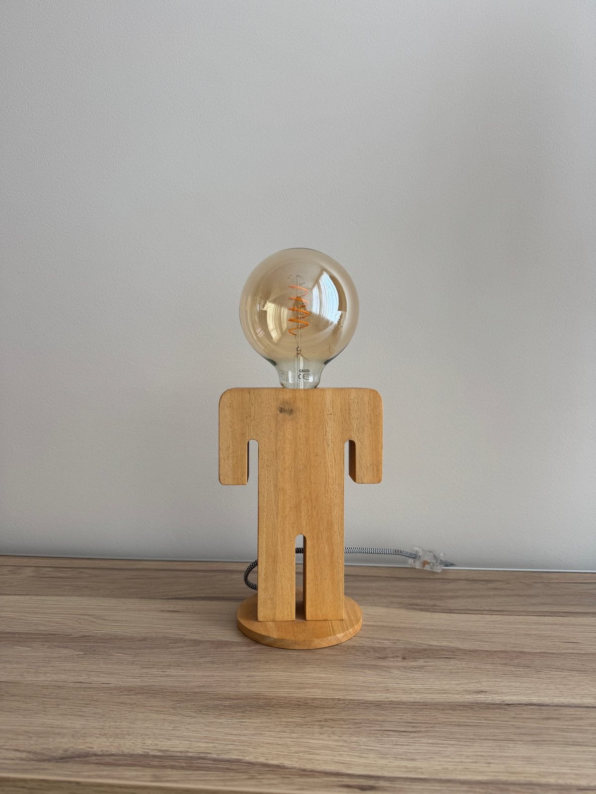 Houten design tafellamp minimalistisch poppetje, Gebruikt, Overige merken, Minimalistisch, E27 (groot)