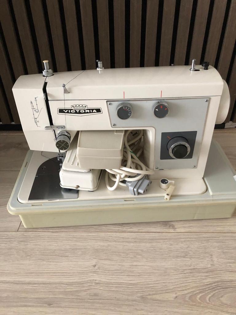 Complete Naaimachine  - Victoria, Ophalen of Verzenden, Zo goed als nieuw, Naaimachine