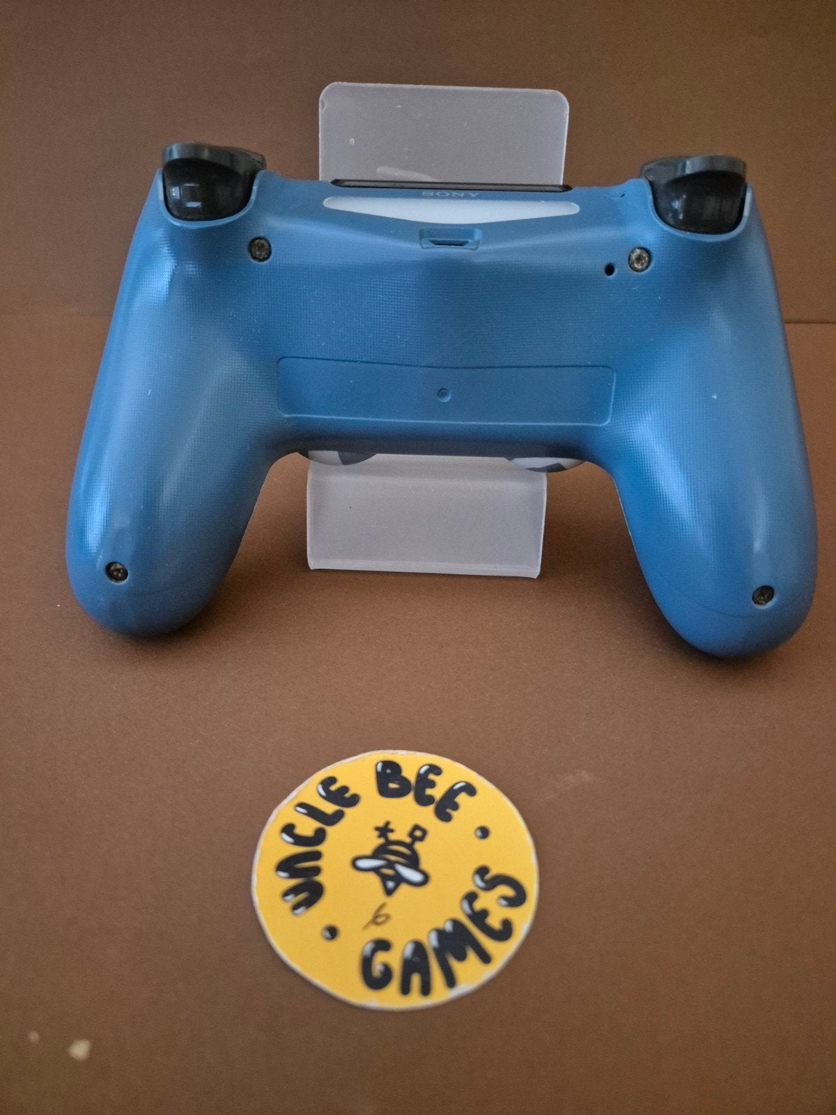 Sony Dualshock 4 V2 Controller Camo Blue, Verzenden, Vanaf 3 jaar, 1-7-1 Konan, Minato-ku, Tokyo 108-0075, Japan, Support@playstation.com