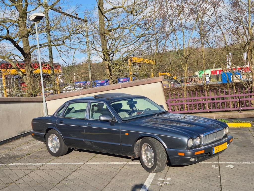 Jaguar Sovereign (6 cillinder) 4.0 (X300) - 1996 Blauw, Auto's, Jaguar, Achterwielaandrijving, Beige, Blauw, Sovereign