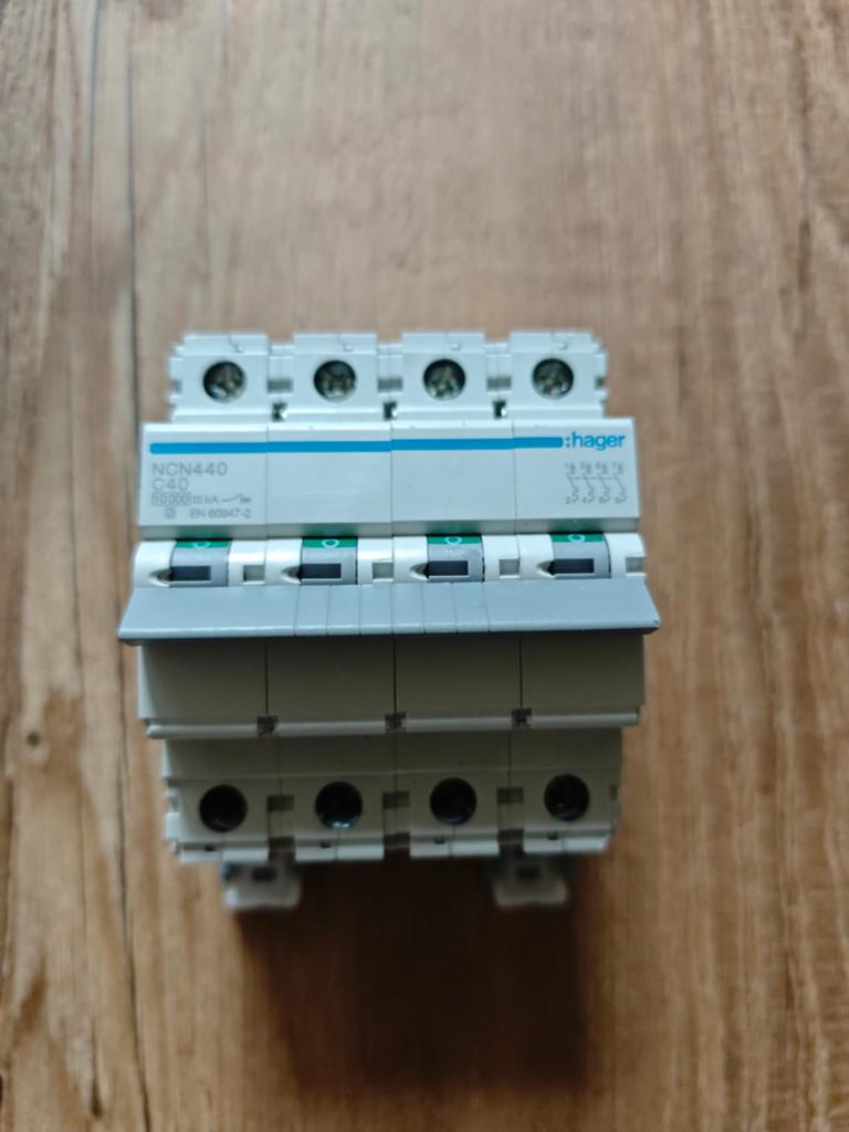 Hager NCN440 C40 4-polige automaat, Doe-het-zelf en Verbouw, Ophalen of Verzenden, Zo goed als nieuw, Schakelaar