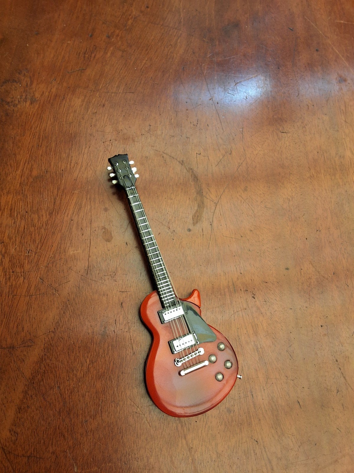 Miniatuur elektrische gitaar - aansteker, Ophalen of Verzenden, Nieuw, Aansteker