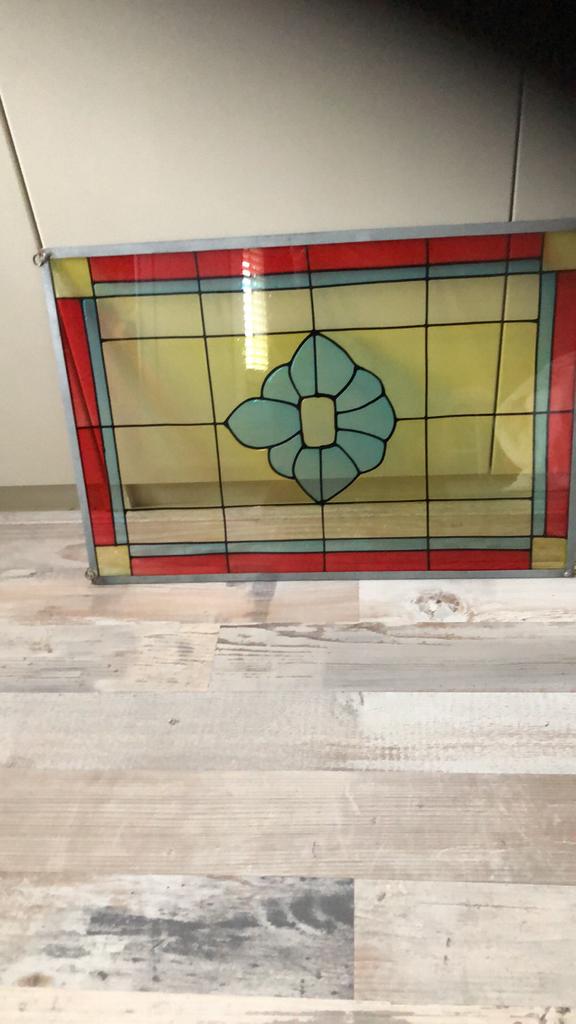 Vintage glas-in-lood raamdecoratie met bloemmotief, Antiek en Kunst, Antiek | Glas en Kristal, Ophalen