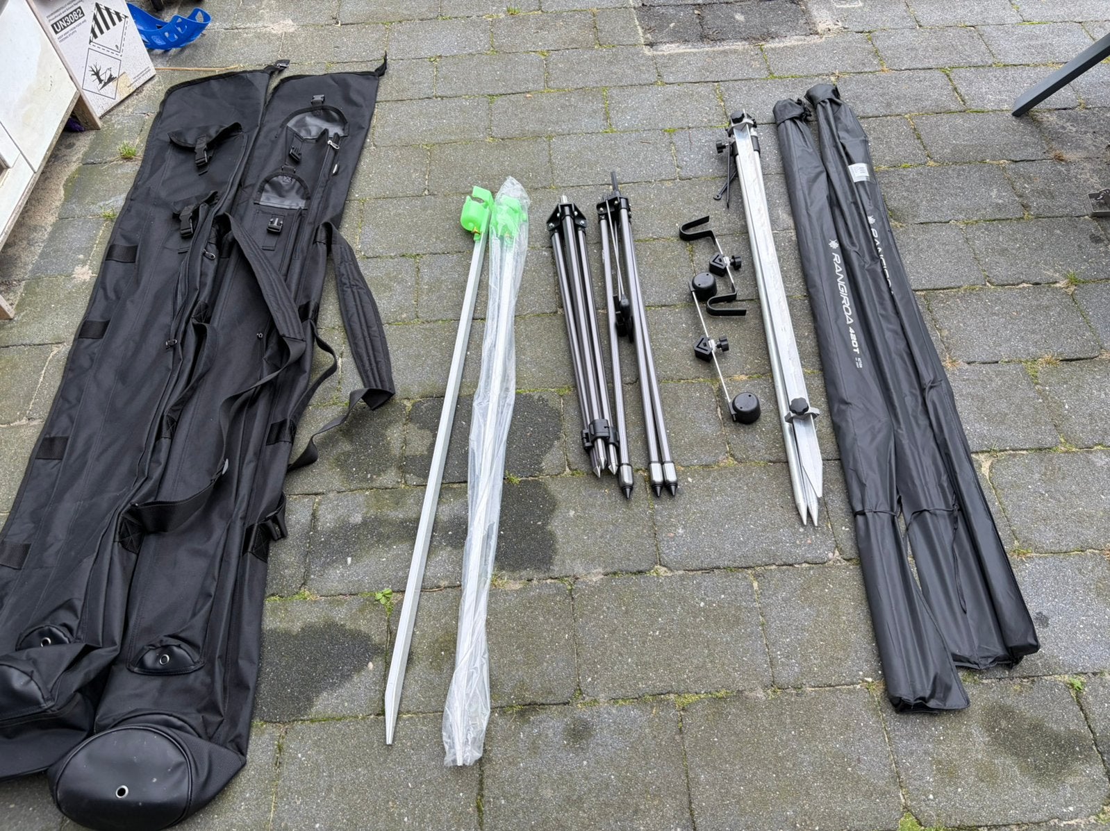 2 x nieuwe rangiroa 420 zeehengels + 4 steunen en foudralen, Ophalen, Nieuw, Werphengel