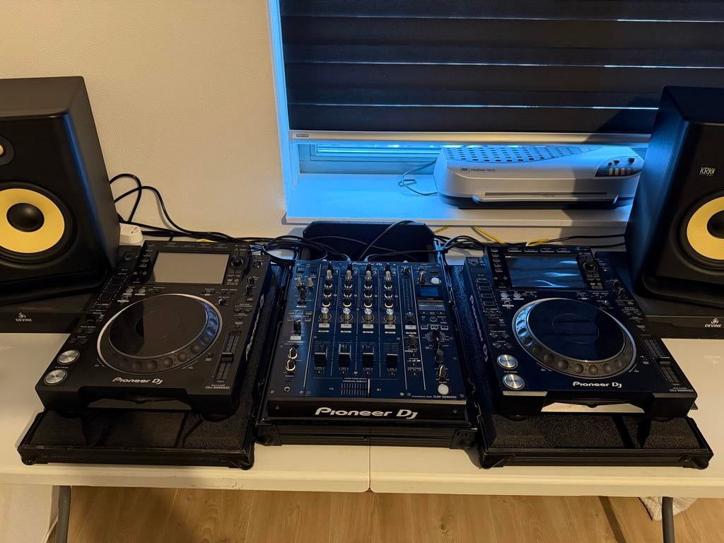 Complete DJ Set: 2x CDJ-2000NXS2, 1x DJM-900NXS2, 2x Rokit 8, Muziek en Instrumenten, Ophalen of Verzenden, Zo goed als nieuw