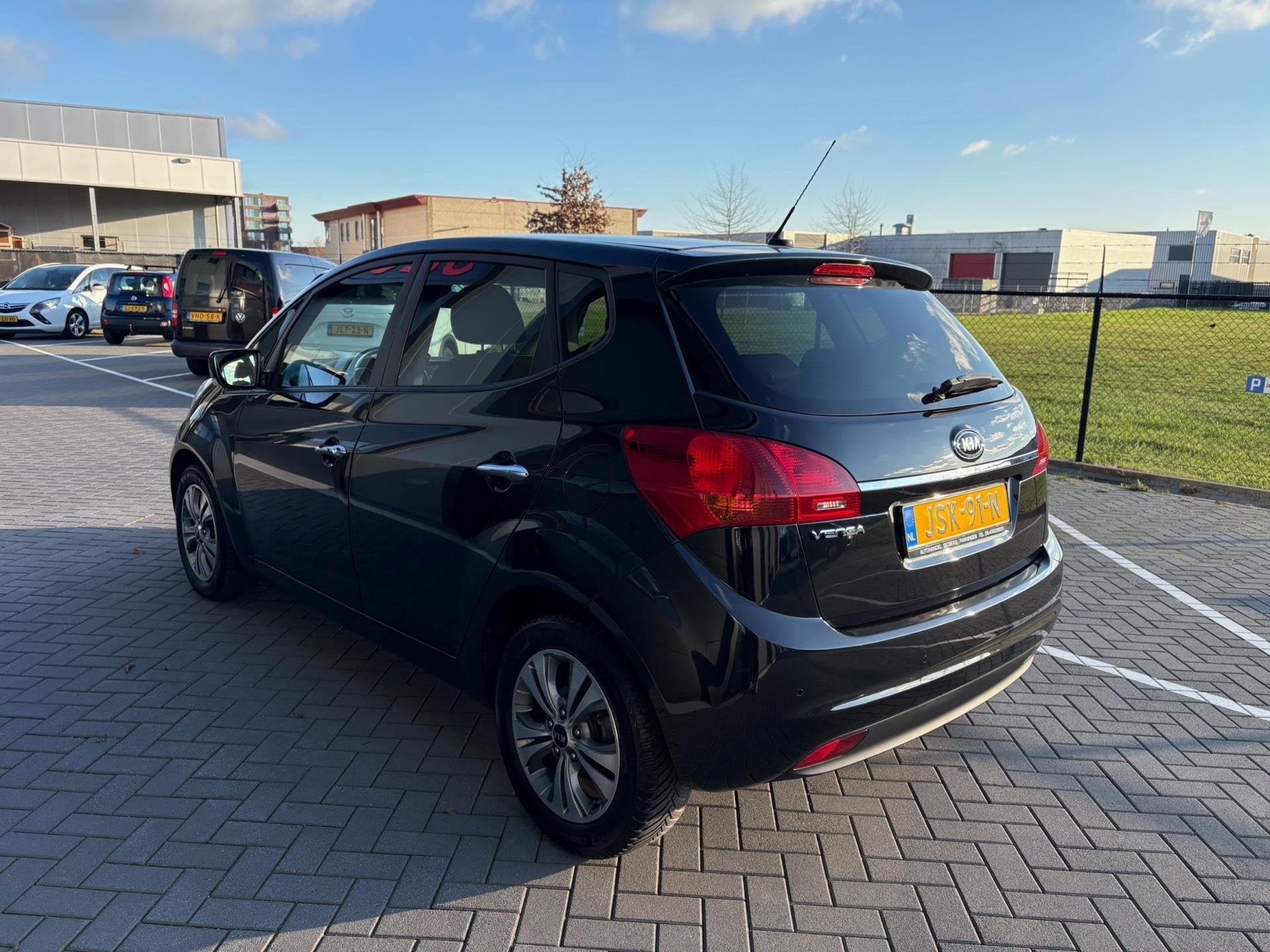 Kia VENGA 1.6 CVVT Dream Team, Auto's, Dealer onderhouden, Gebruikt, 4 cilinders, Zwart