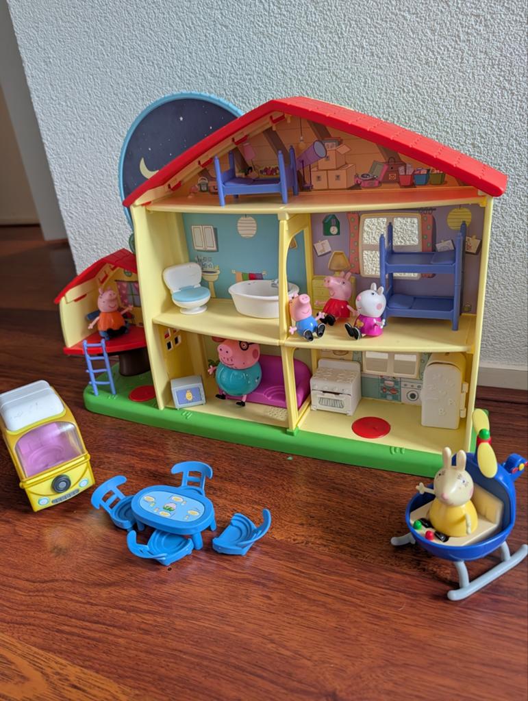 Peppa Pig Huis + Figuren + Bus+ Helikopter, Ophalen