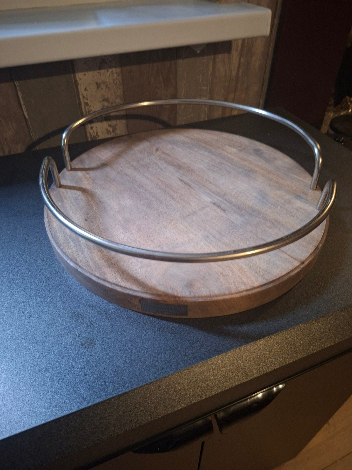 Riviera Maison Dienblad Rond Hout met Metalen Rand, Huis en Inrichting, Met opstaande rand, Rond, Ophalen of Verzenden, Zo goed als nieuw