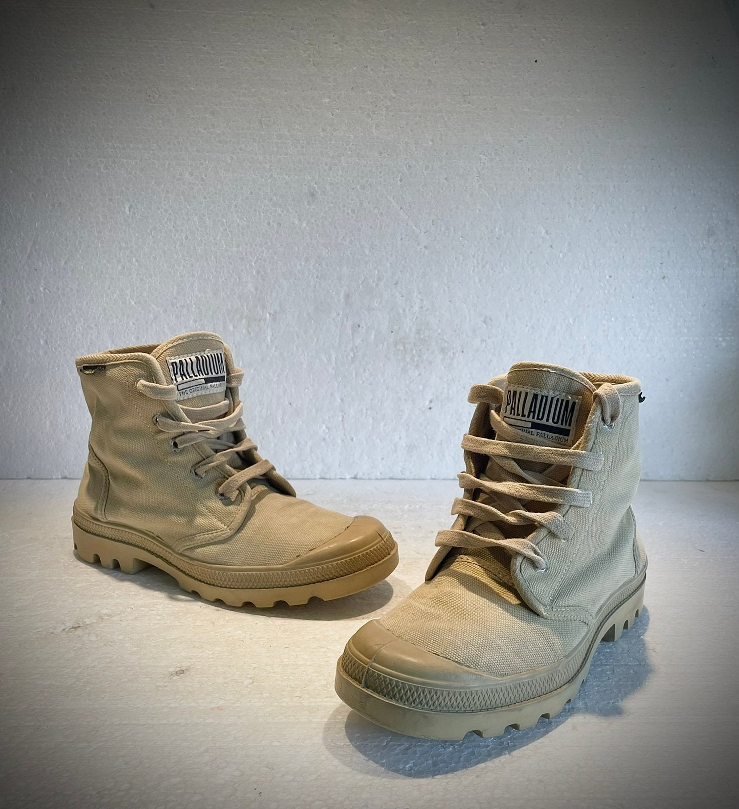 Palladium schoenen boots beige grijs 38 UK 5, Kleding | Dames, Schoenen, Beige, Ophalen of Verzenden, Sneakers of Gympen, Zo goed als nieuw