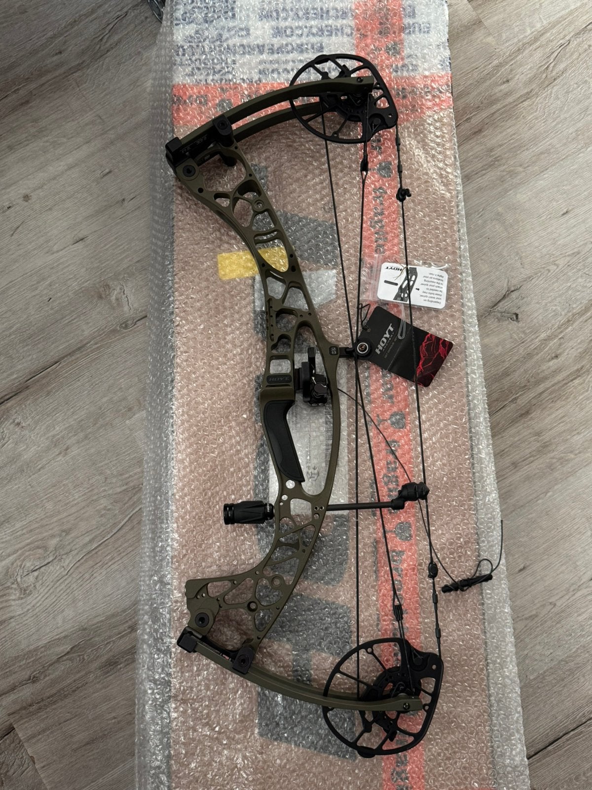 Hoyt AX-2 29 50-60 lbs compound bow + Hamskea Epsilon rest, Ophalen of Verzenden, Nieuw