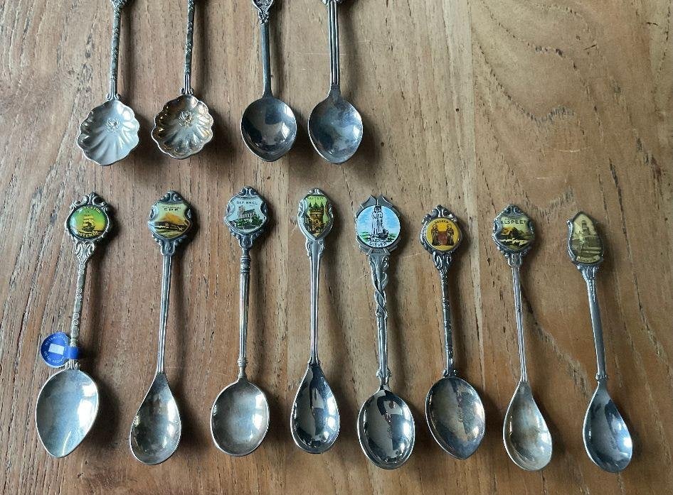 12 souvenir lepeltjes met emaille verzilverd jaren 30/50, Ophalen of Verzenden