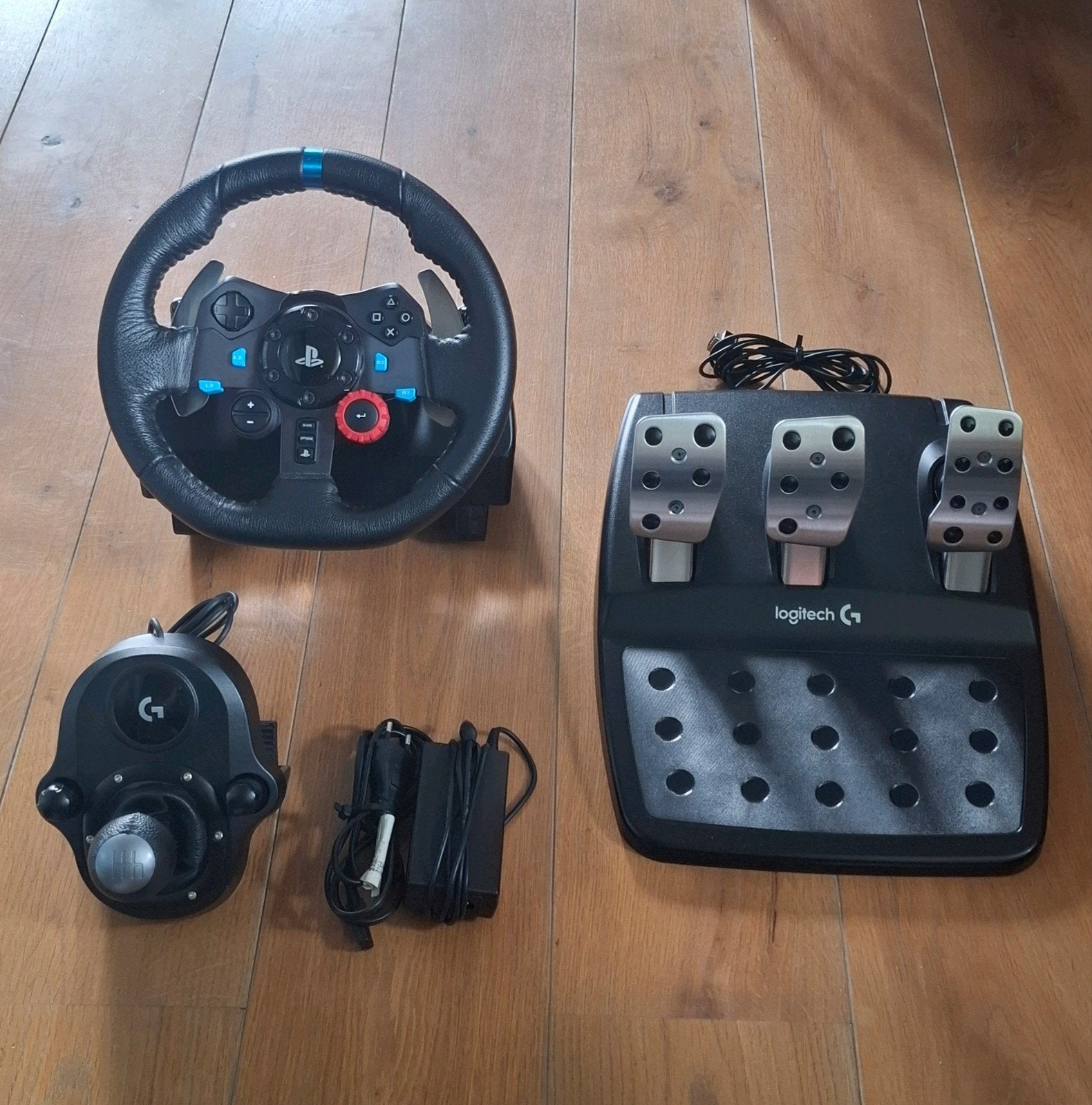 Logitech G29 Driving Force Racing Wheel + Pedalen + Shifter, Spelcomputers en Games, Ophalen, PlayStation 4, Zo goed als nieuw