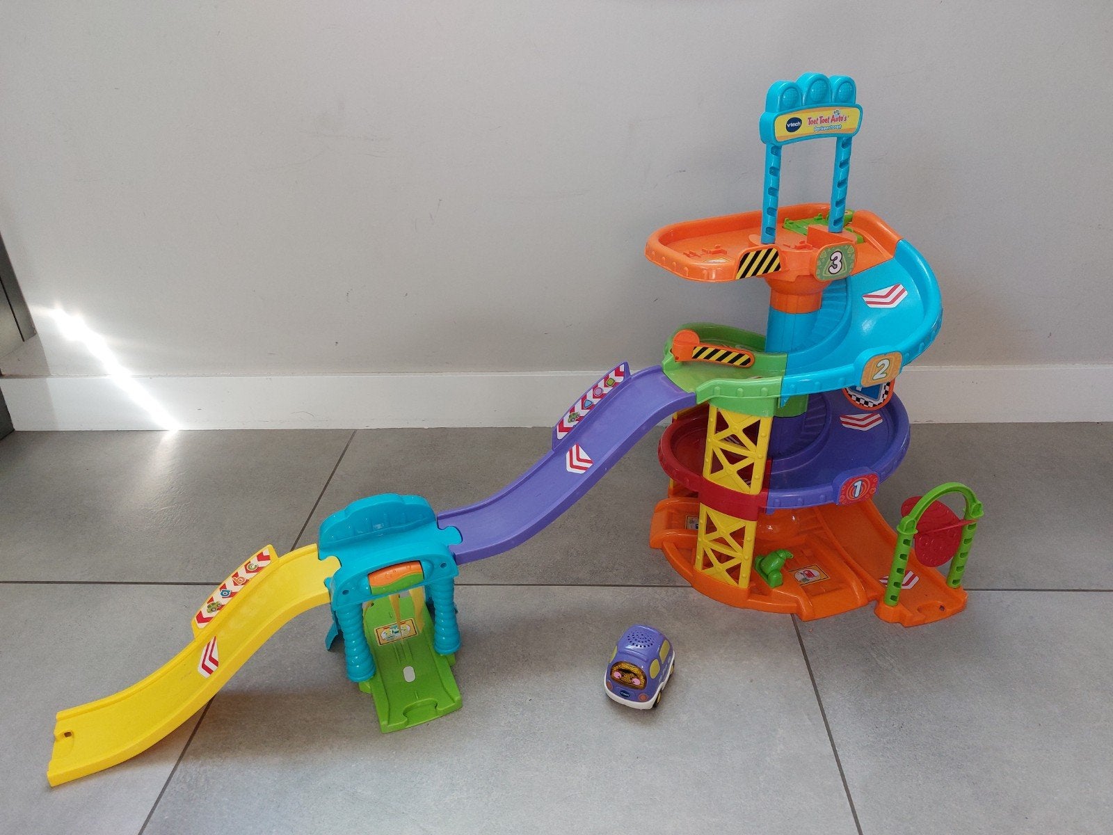 VTech Toet Toet Auto's Parkeertoren met auto, Ophalen of Verzenden, Zo goed als nieuw, 6 maanden tot 2 jaar