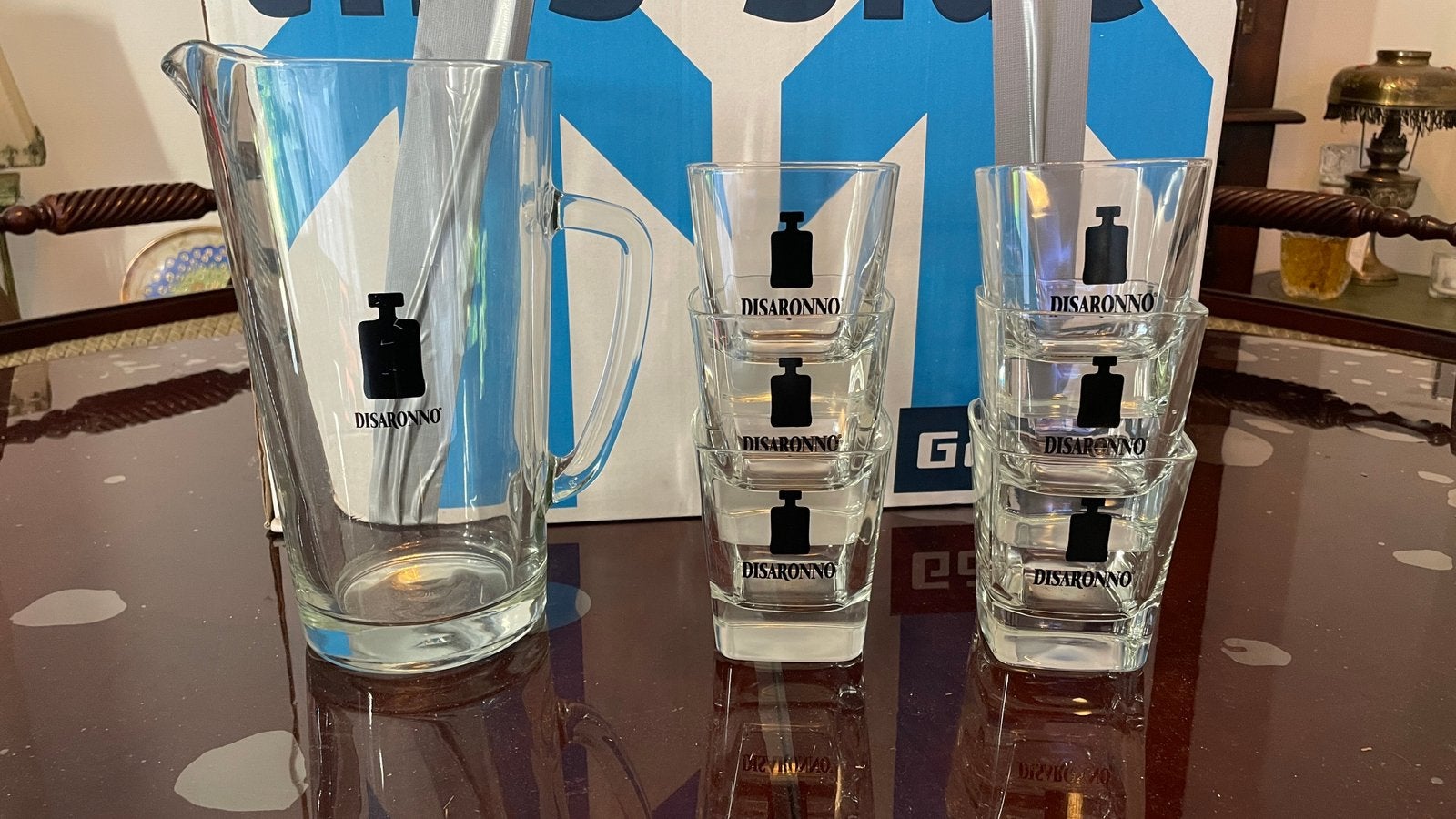 Disaronno kan / pitcher met 6x vierkant glas, Verzamelen, Glas en Borrelglaasjes, Ophalen of Verzenden, Overige typen