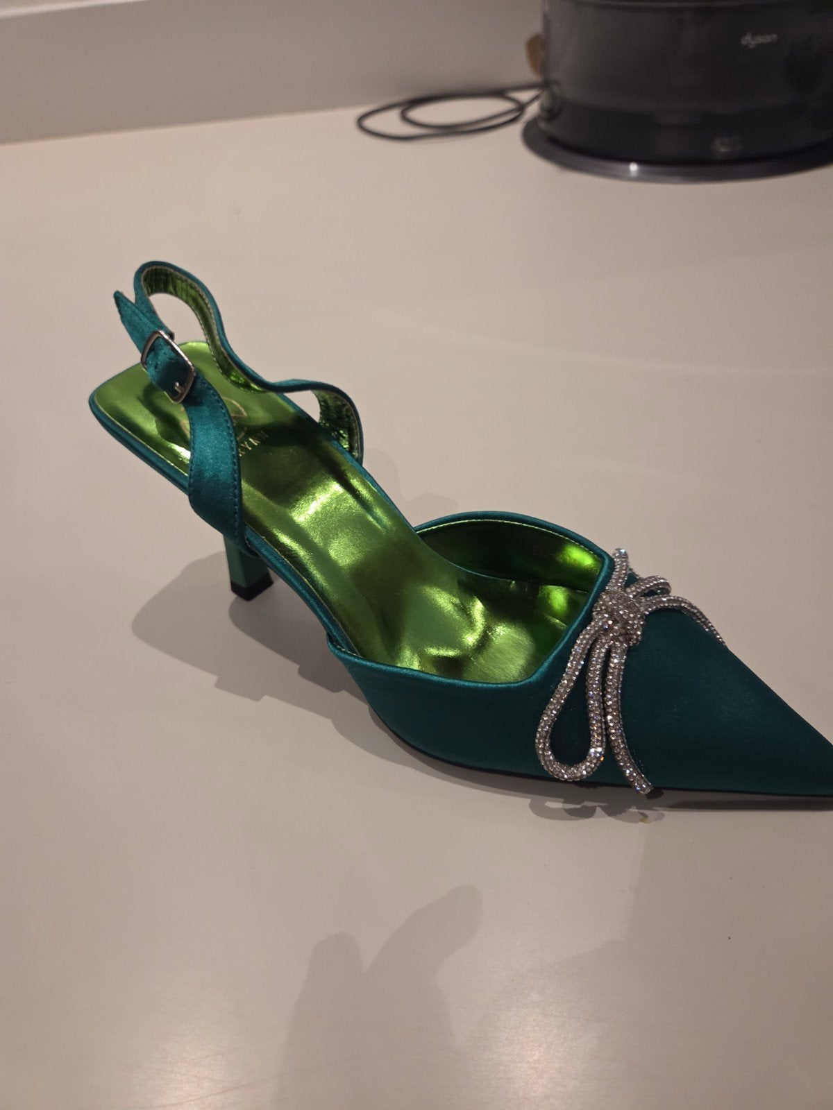 Satijnen Pumps met Strass Strik maat, Pumps, Nieuw, Ophalen of Verzenden, Onbekend