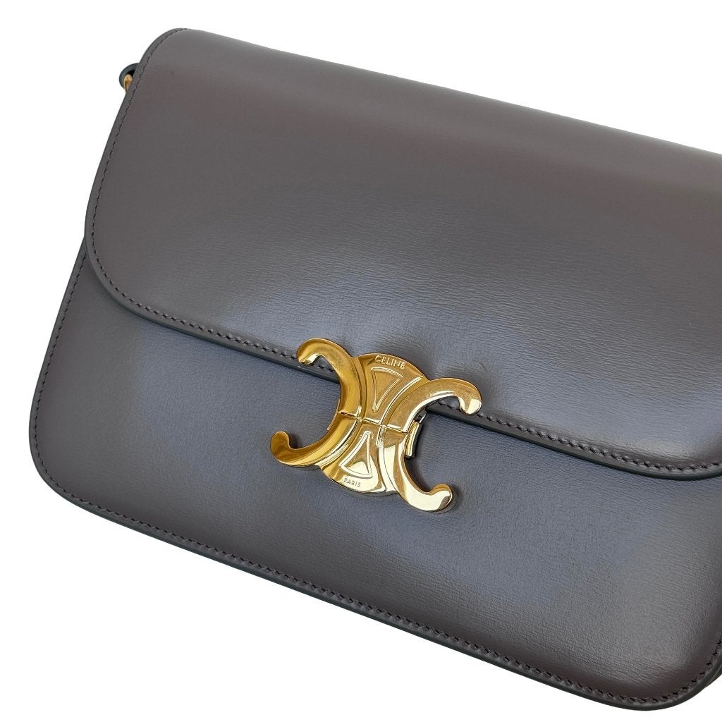 Celine triomphe medium pebble taupe crossbody tas designer image 2