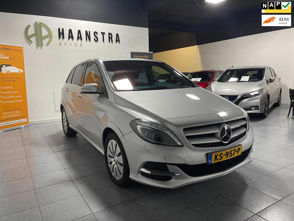 Mercedes-Benz B-klasse 250 e Lease Edition 28 kWh Navigatie, Auto's, Mercedes-Benz, Stof, Gebruikt, Origineel Nederlands, 1625 kg