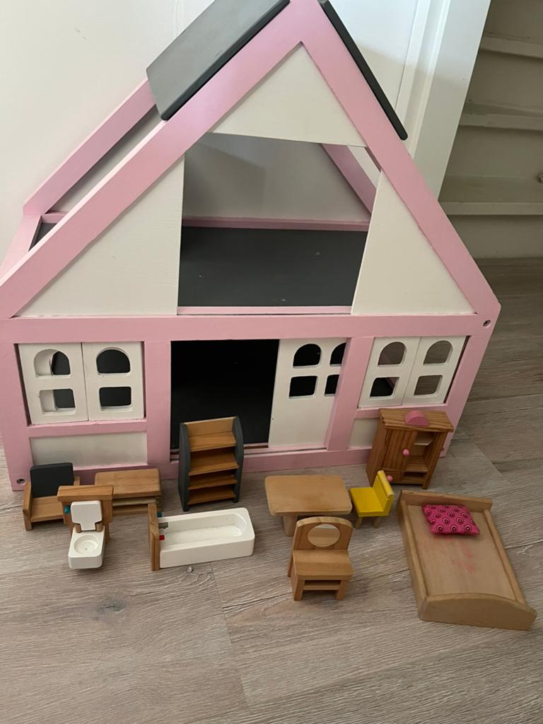 Houten poppenhuis, Kinderen en Baby's, Speelgoed | Poppenhuizen, Ophalen, Zo goed als nieuw, Poppenhuis
