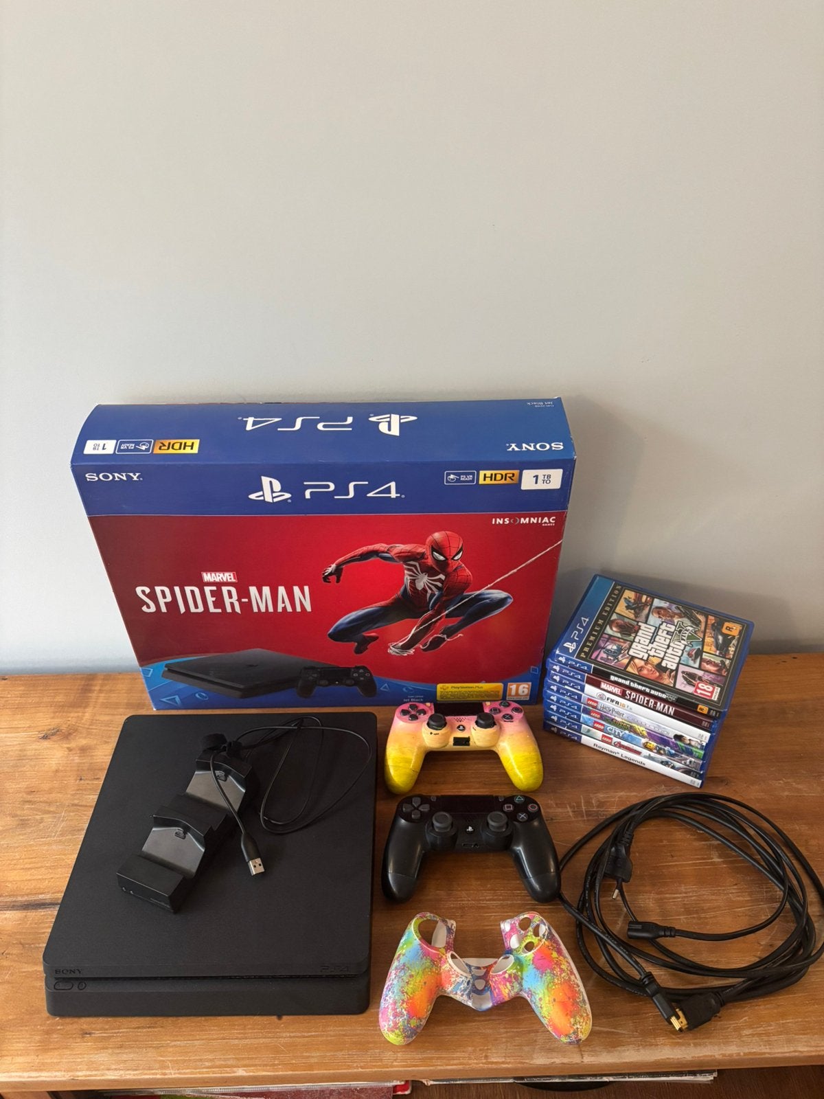 Playstation 4, Spelcomputers en Games, Ophalen, Met games, Met 2 controllers, Zo goed als nieuw