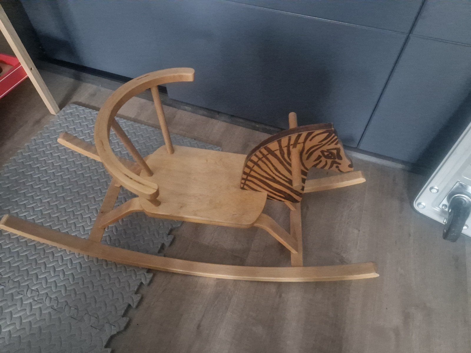 Houten hobbelpaard - Zebra design, Ophalen of Verzenden, Gebruikt, Rij- of Hobbelspeelgoed