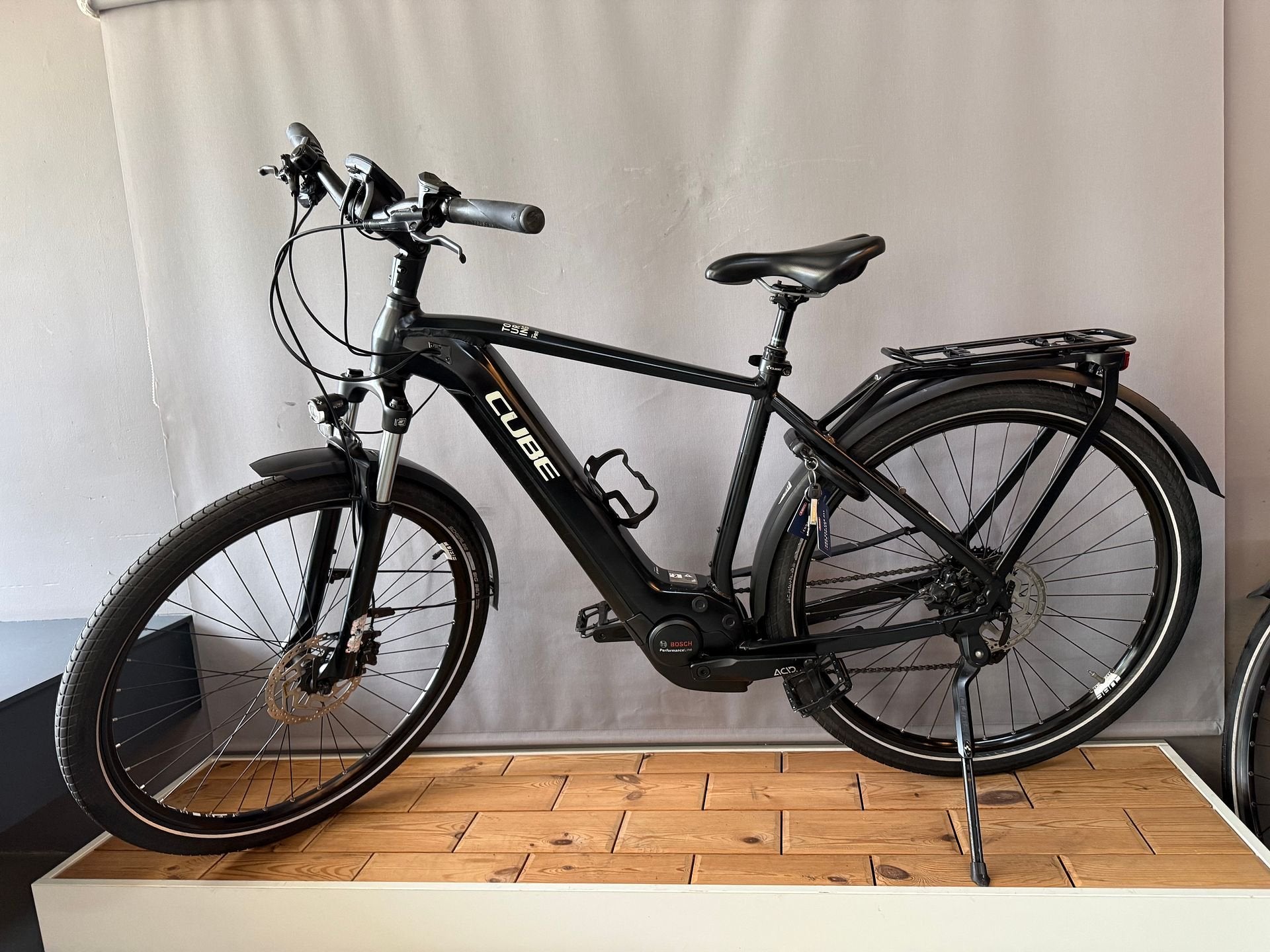 Elektrische herenfiets CUBE TOURING PRO BOSCH PERFORMANCE, -, -, Zo goed als nieuw, 51 tot 55 cm