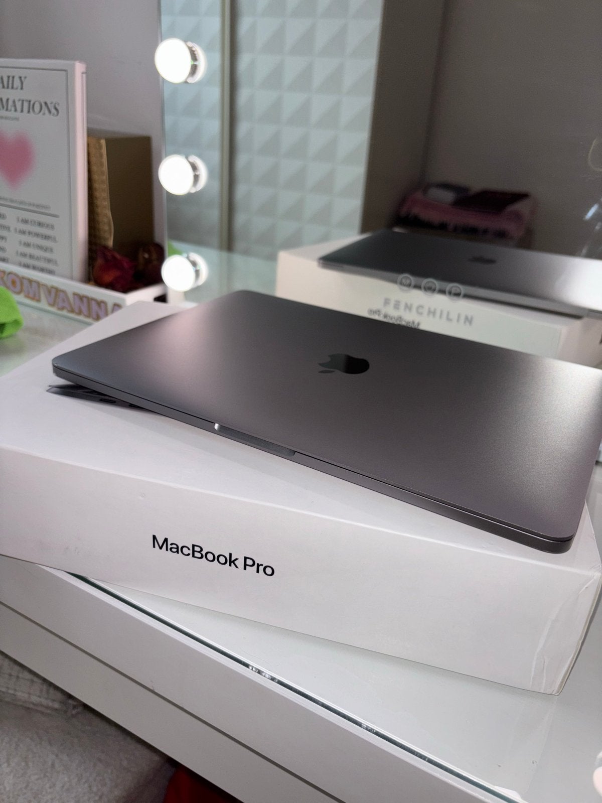 MacBook Pro 13-inch (2020) - Zo goed als nieuw, 2 tot 3 Ghz, Qwerty, 13 inch, Zo goed als nieuw