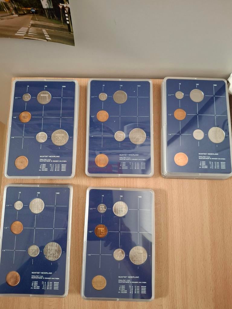 FDC munten mapjes 1982/83/84/85/86, Ophalen of Verzenden, Overige landen, 2 euro