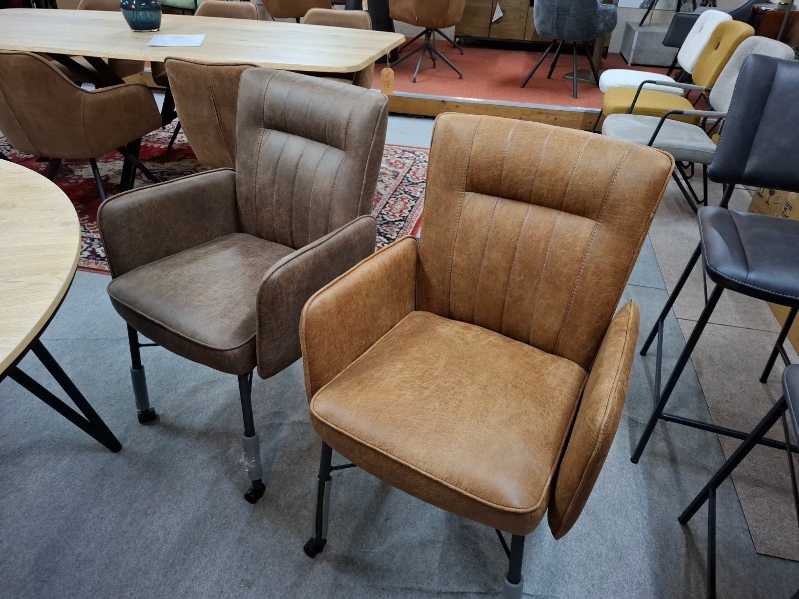 4 Nieuwe Armleuning stoelen met Wiel en Greep, Olvi, H&H, Ophalen, Bruin, Nieuw, Stof