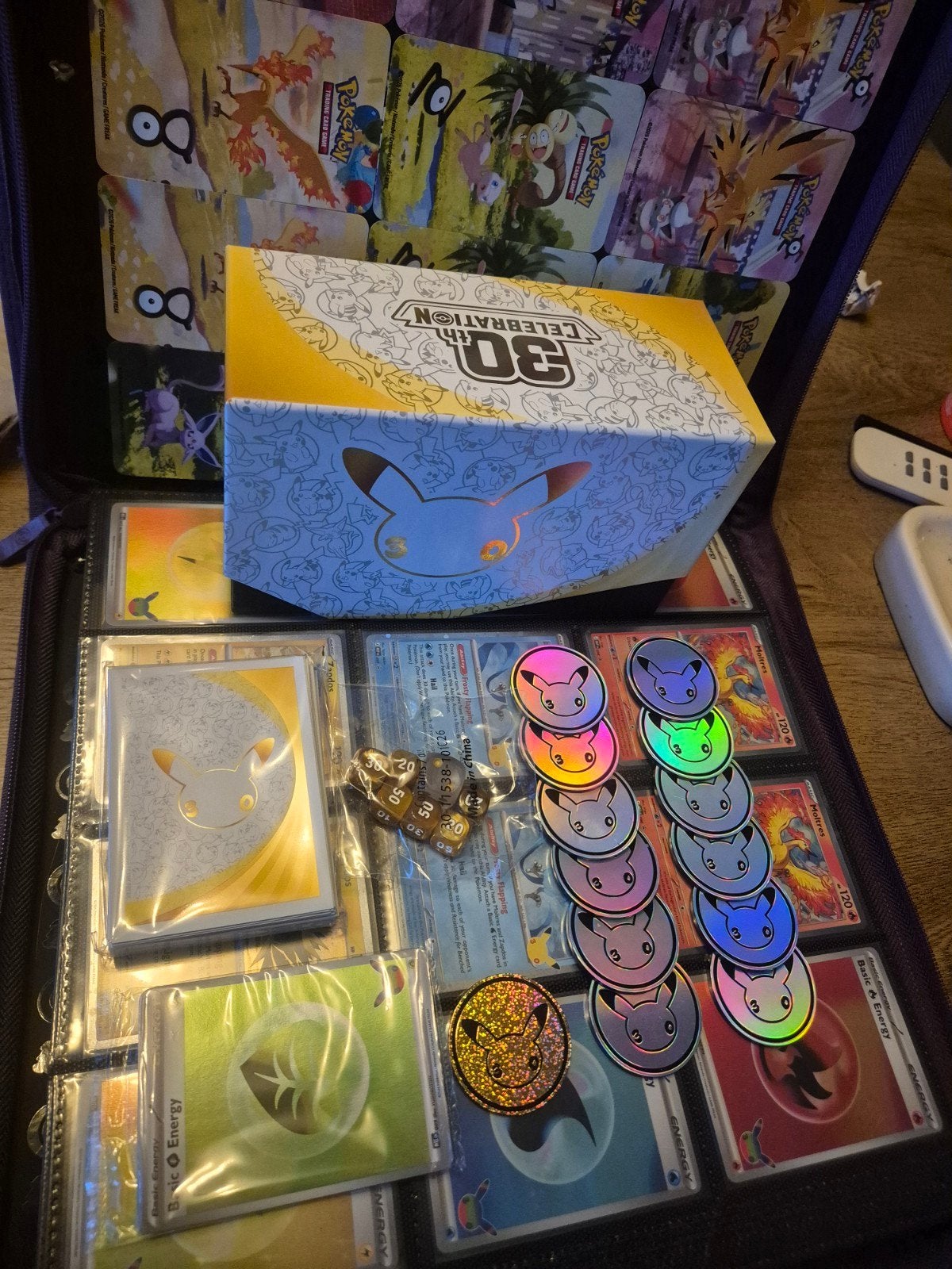 Pokémon 30th Anniversary accessoires + lege ETB, Ophalen, Zo goed als nieuw, Overige typen