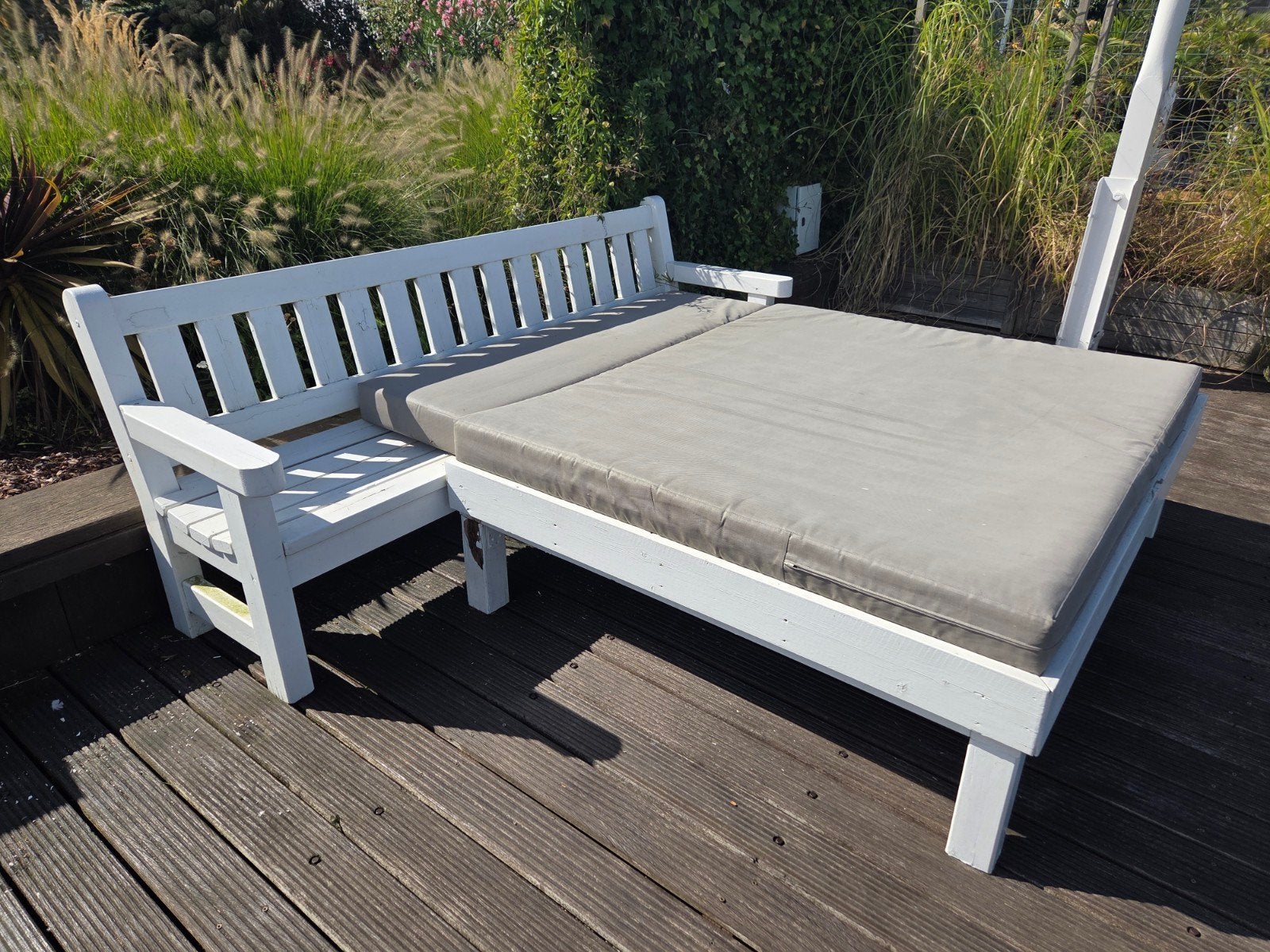 Witte houten loungebank en ligbed met weerbestendige kussen, Tuin en Terras, Ophalen, Gebruikt, Hout