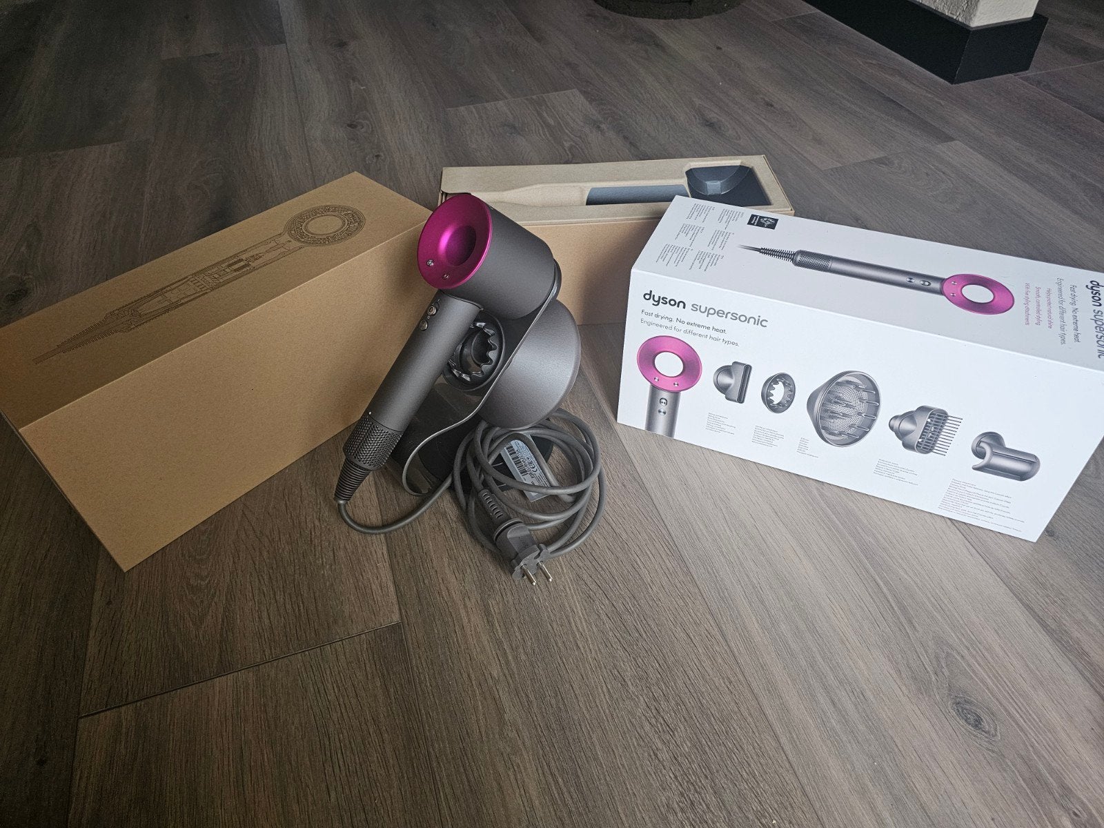 Dyson supersonic fohn incl standaard en borstel, Ophalen of Verzenden, Nieuw, Föhn of Haardroger