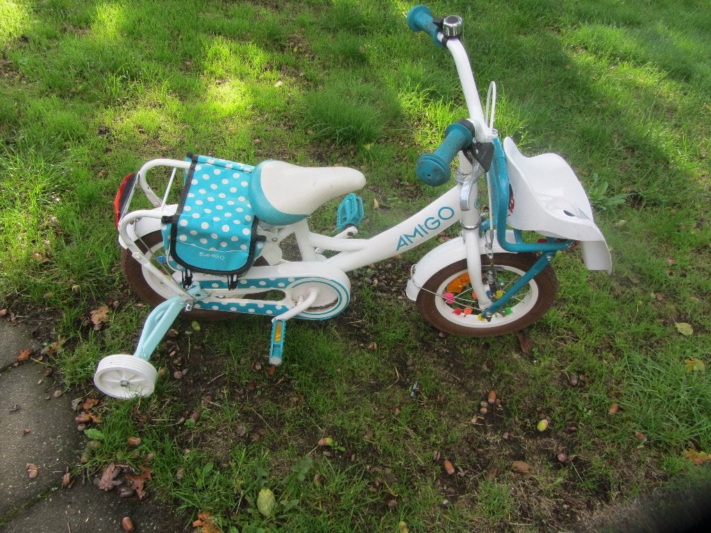 te koop Leuke Amigo kinderfiets 12 inch, Fietsen en Brommers, Ophalen, Terugtraprem, Zijwieltjes, Minder dan 16 inch