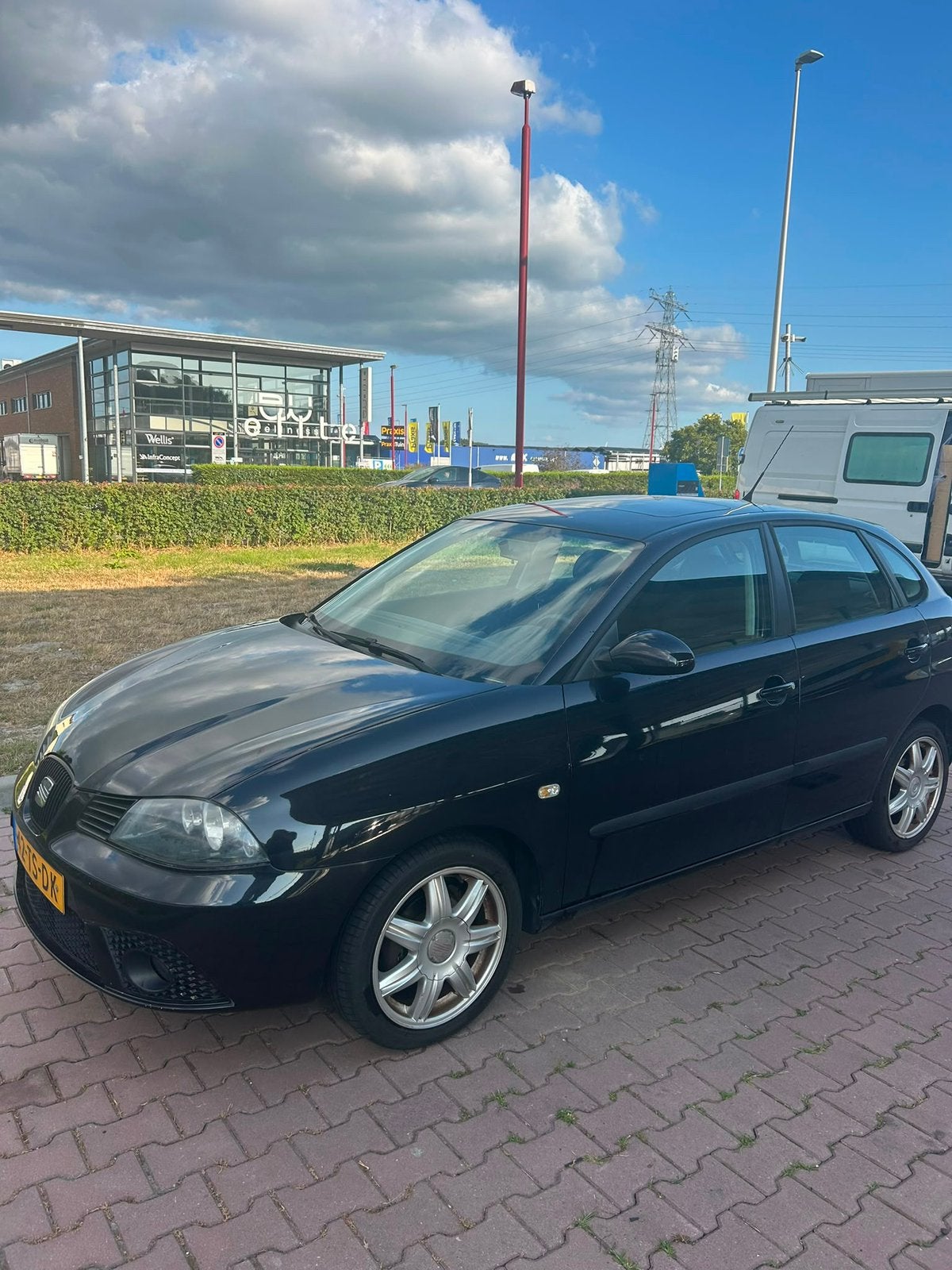 Seat Ibiza 1.4 16V 74KW 2007 Zwart met panoramadak, Auto's, Voorwielaandrijving, 15 km/l, 40 €/maand, 4 cilinders
