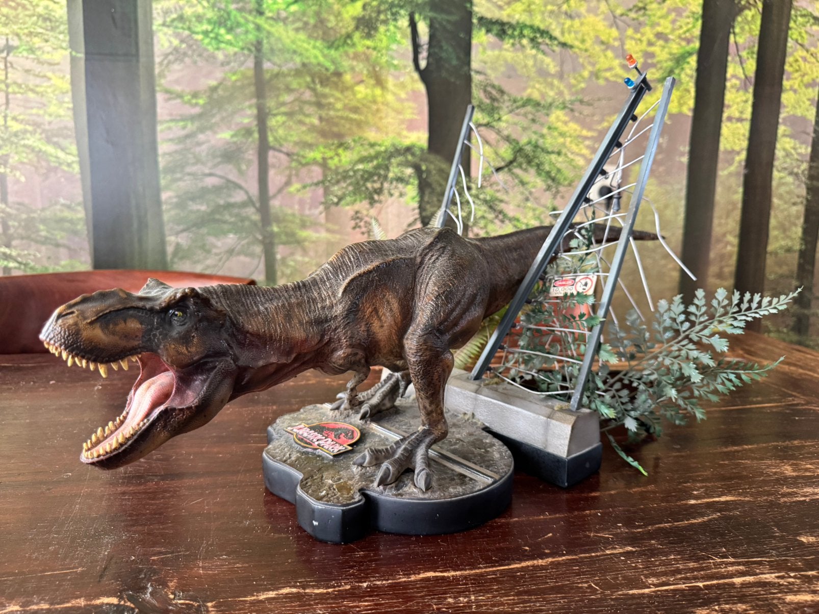 Chronicle Collectibles Outbreak T-Rex Jurassic Park, Ophalen of Verzenden, Zo goed als nieuw
