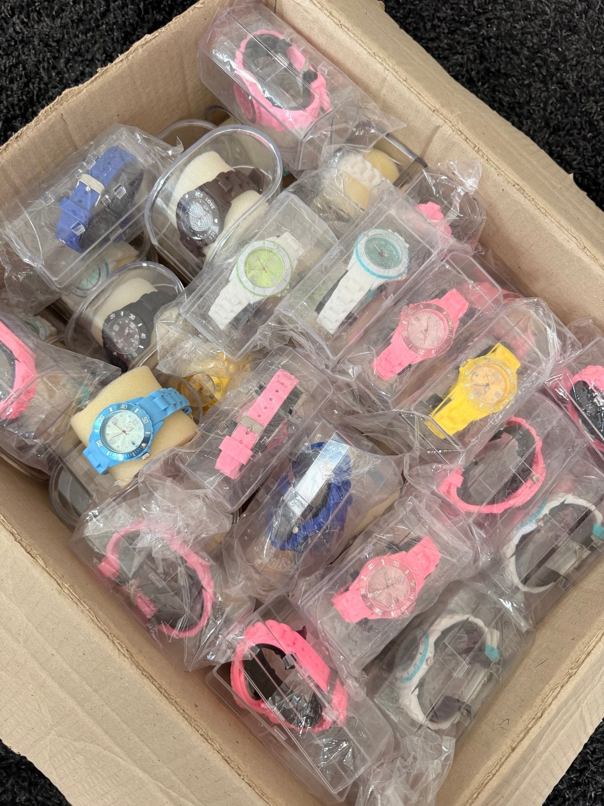 Partij 70 Ice style horloges - nieuw in doos, Sieraden, Tassen en Uiterlijk, Horloges | Heren, Kunststof, Polshorloge, Nieuw, Ophalen