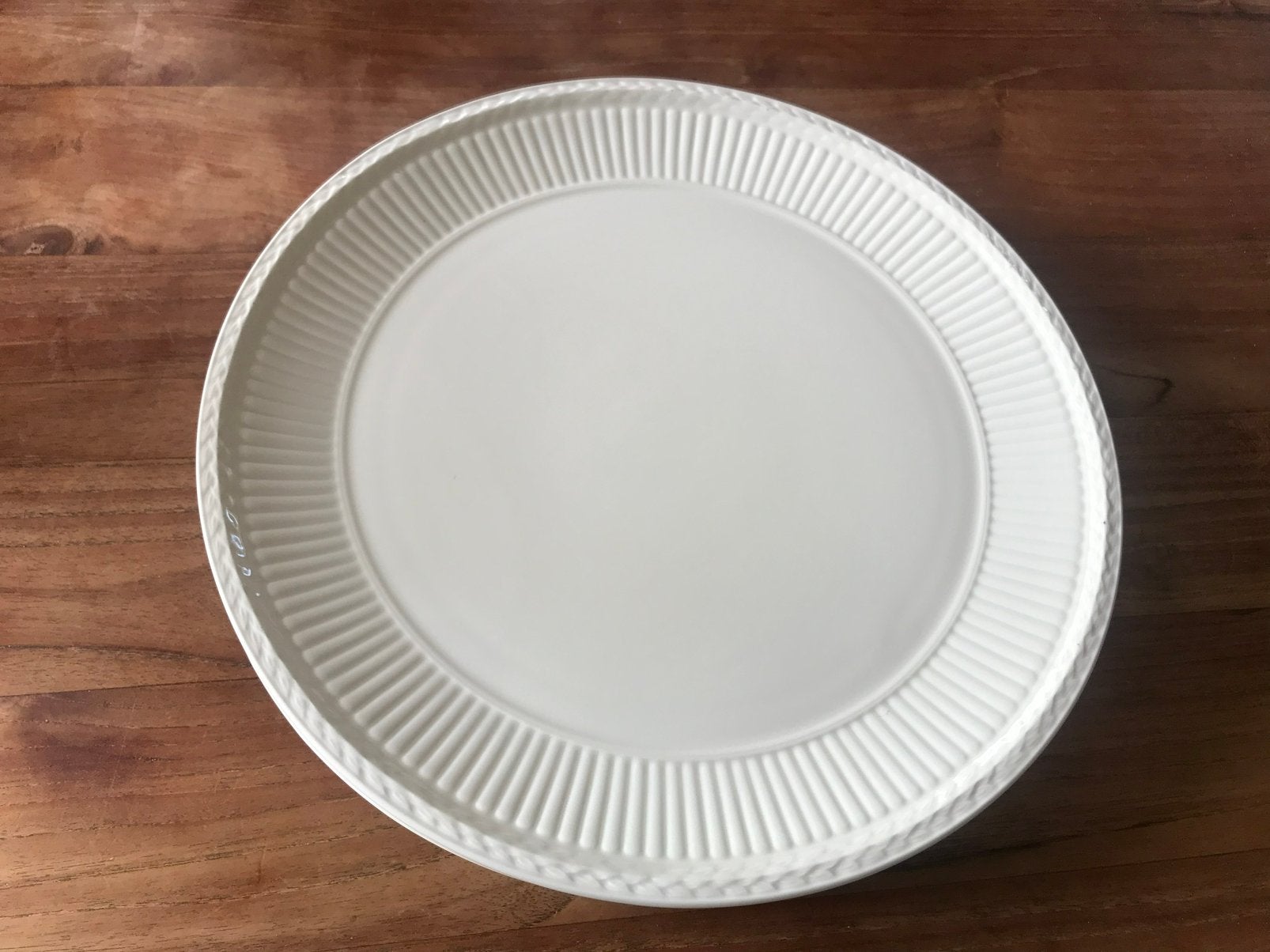 Wedgwood edme gebakschaal/pizzabord/onderbord 32cm, Ophalen of Verzenden, Zo goed als nieuw, Aardewerk, Schaal of Schalen