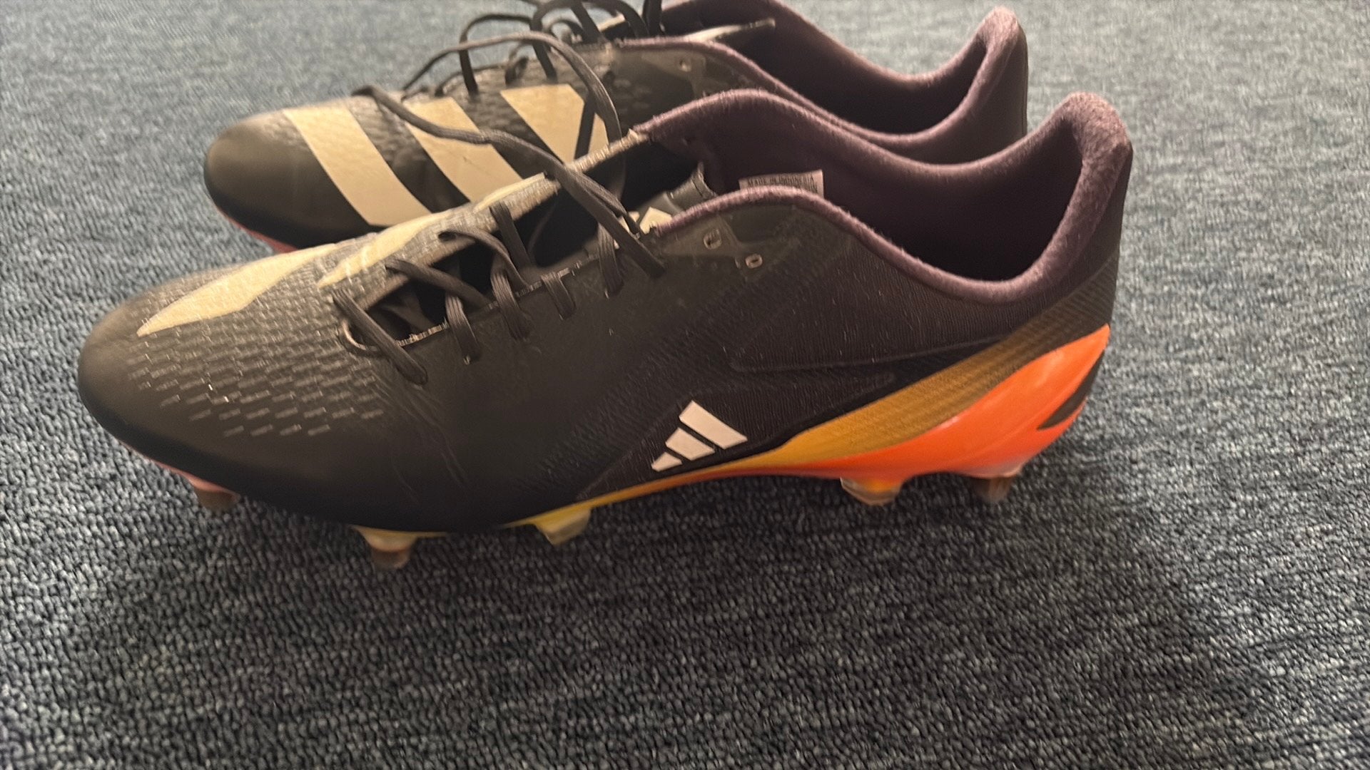 ADIDAS met schroef noppen, Maat XS of kleiner, Schoenen, Ophalen of Verzenden, Zo goed als nieuw