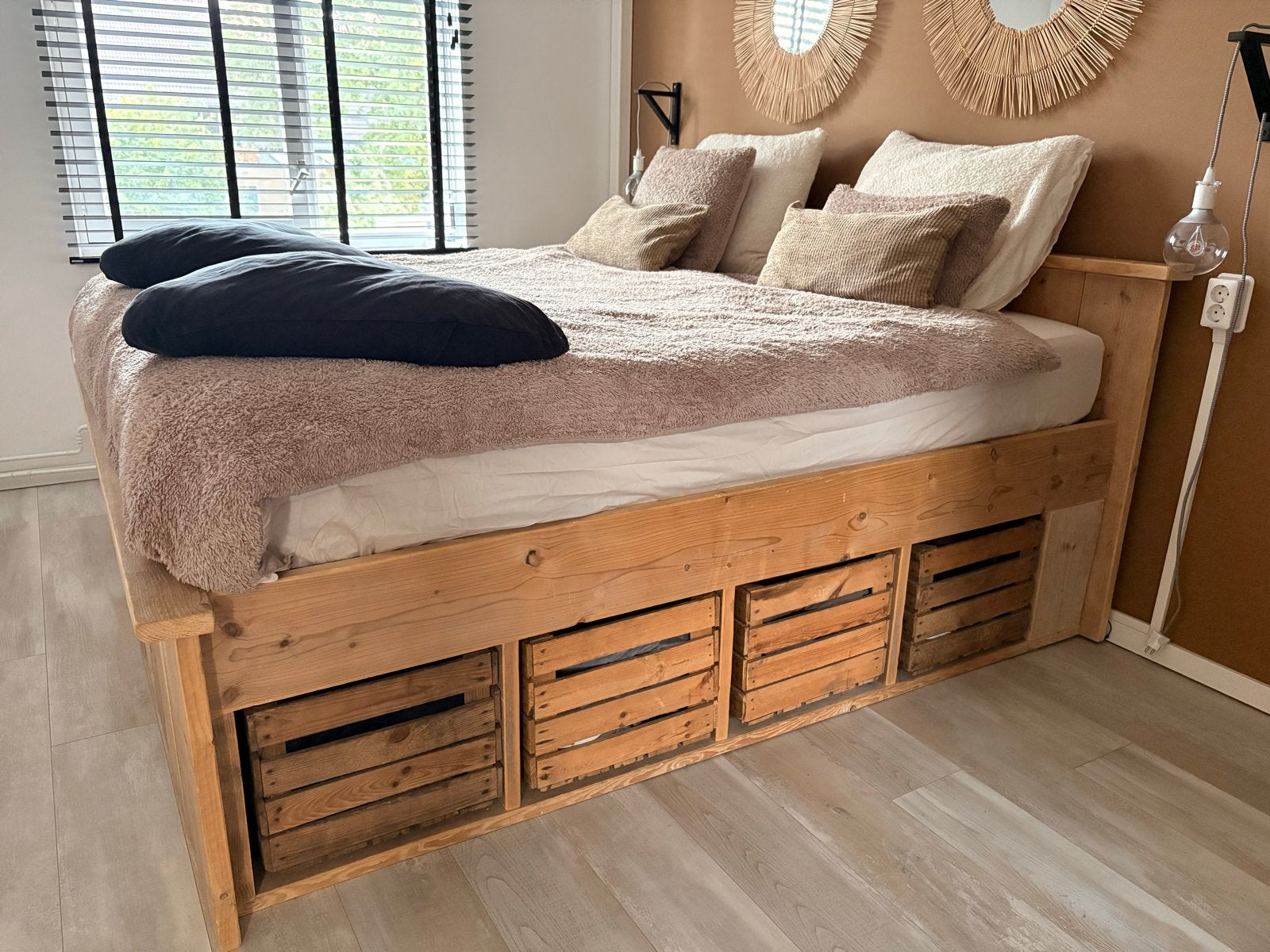 Steigerhouten tweepersoonsbed met opbergruimte, Ophalen, Gebruikt, Bruin, Tweepersoons