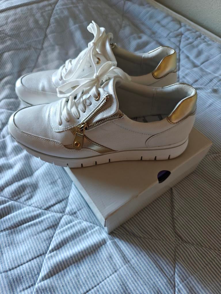Sneakers wit, Medicus 40,5, Kleding | Dames, Schoenen, Medicus, Wit, Ophalen of Verzenden, Sneakers of Gympen